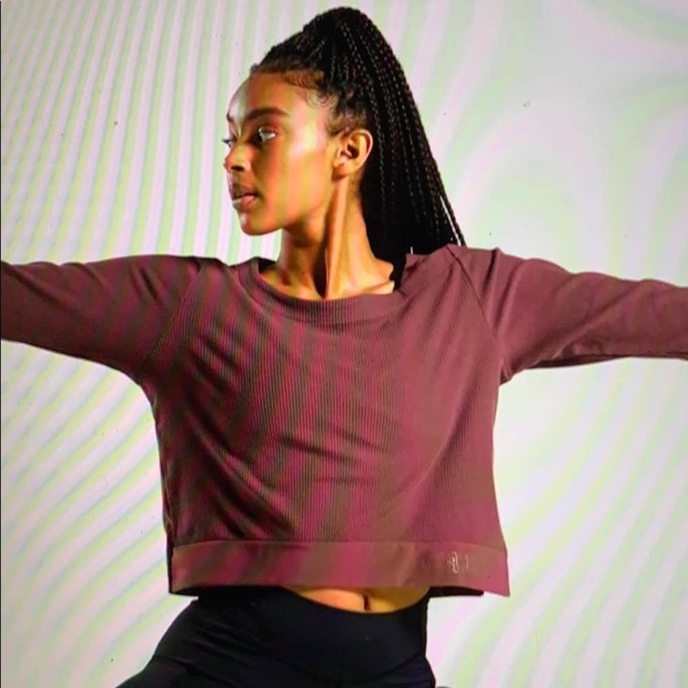 Gymshark cropped knit active wear shirt